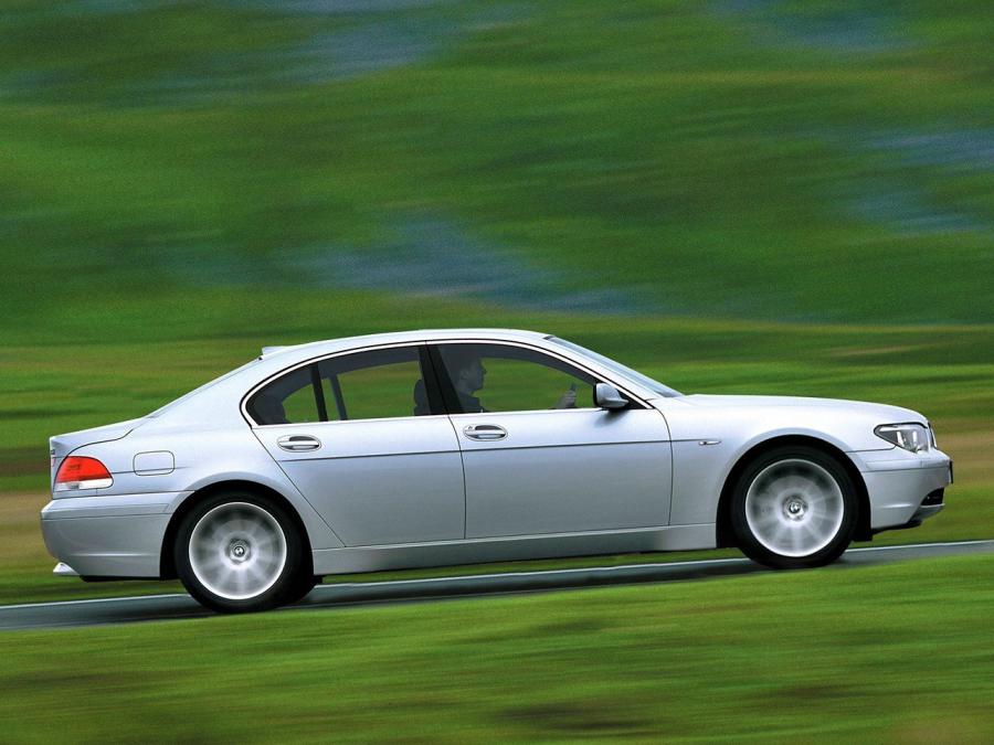  BMW 745i 2001 года  (фото 2 из 14)